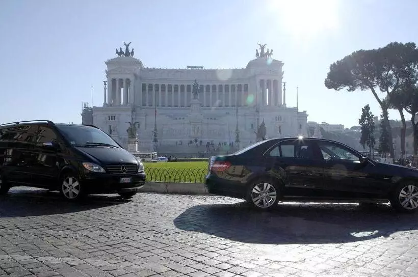 تختخواب و صبحانه Anne & Mary