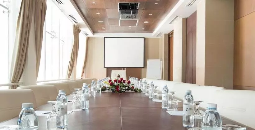 Dubai International Hotel, Dubai Airport