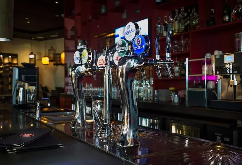 Dubai International Hotel, Dubai Airport