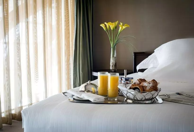 Dubai International Hotel, Dubai Airport