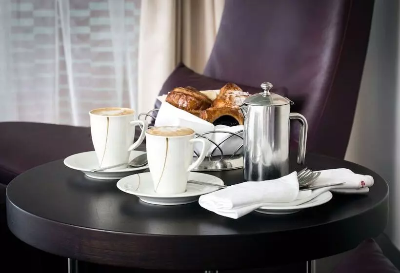 Dubai International Hotel, Dubai Airport