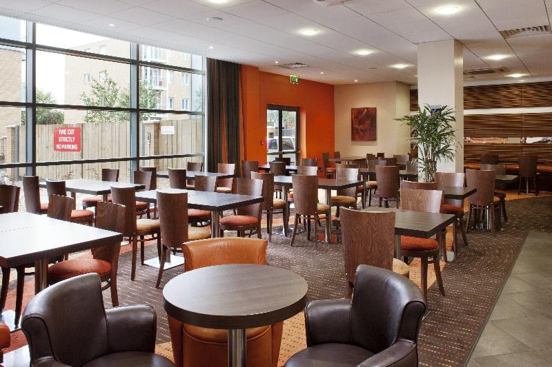 בית מלון כפרי Holiday Inn Express Slough By Ihg
