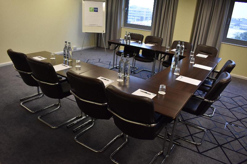 בית מלון כפרי Holiday Inn Express Slough By Ihg