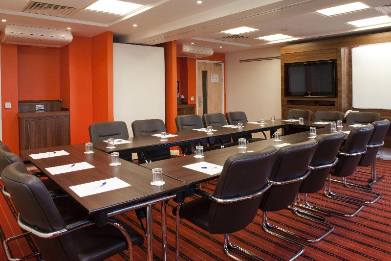 בית מלון כפרי Holiday Inn Express Slough By Ihg