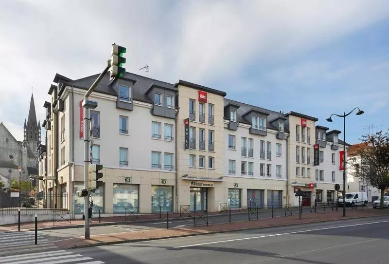 Отель Ibis Etampes