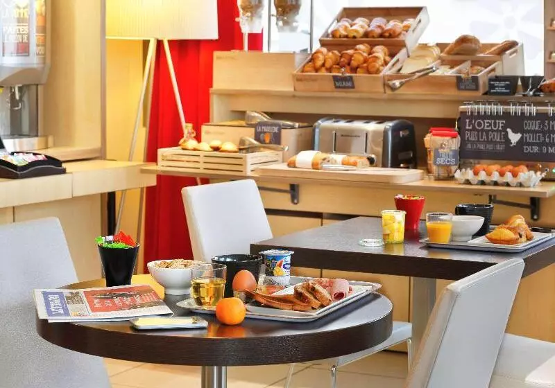 Отель Ibis Etampes