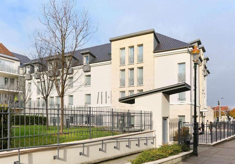 בית מלון כפרי Ibis Etampes