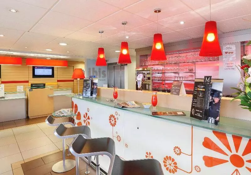 Отель Ibis Etampes