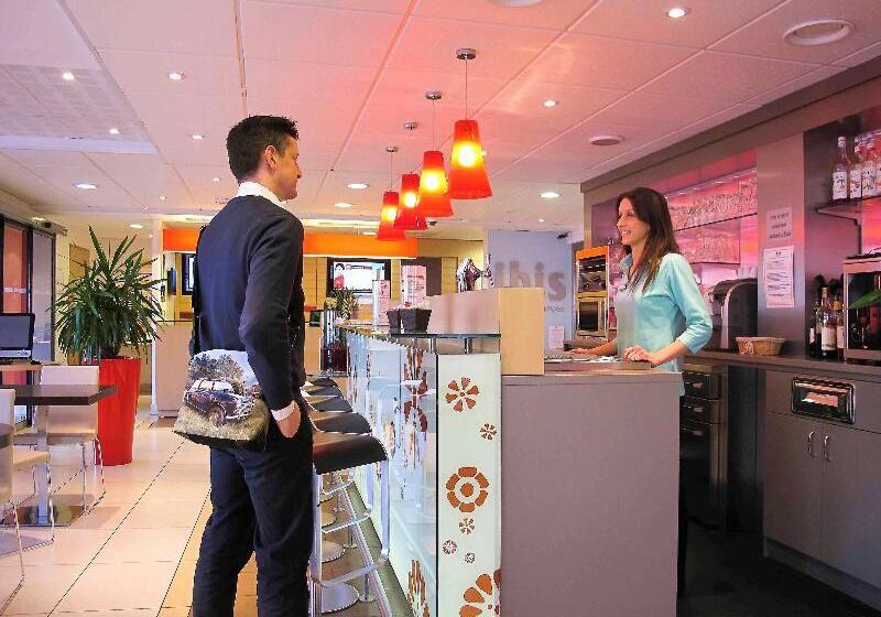 בית מלון כפרי Ibis Etampes