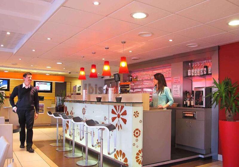 בית מלון כפרי Ibis Etampes