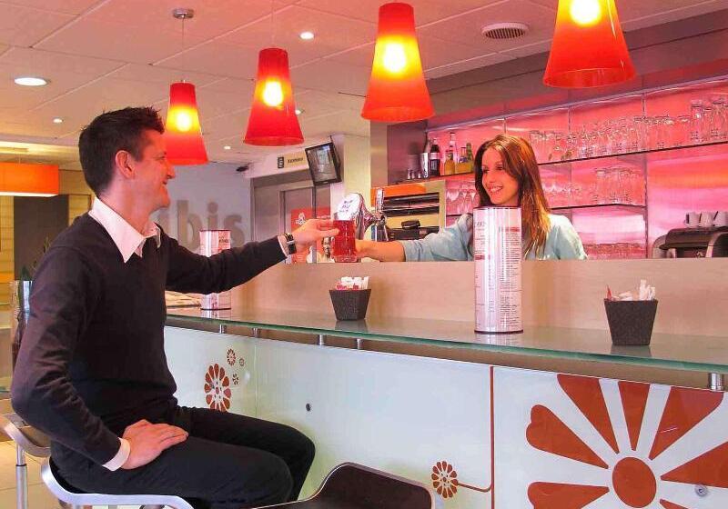 בית מלון כפרי Ibis Etampes