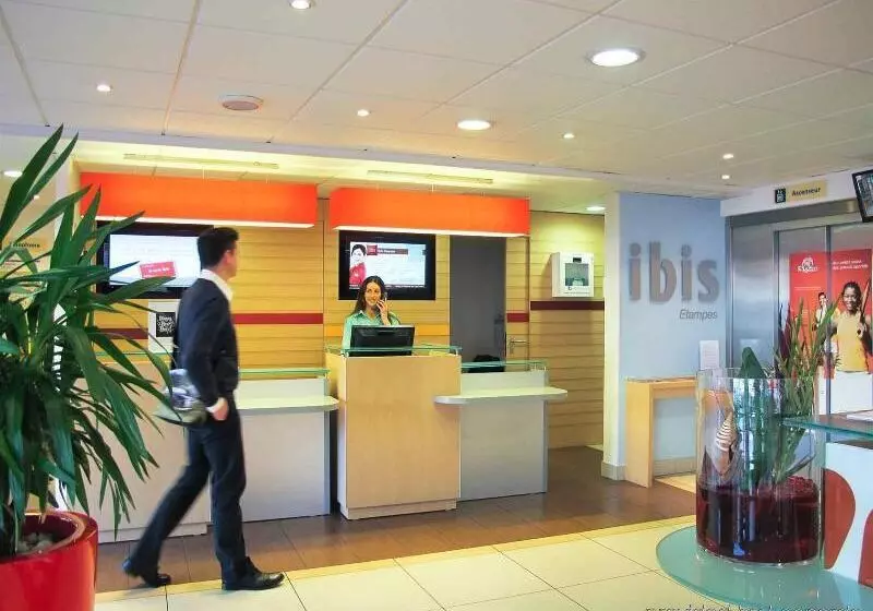 Отель Ibis Etampes