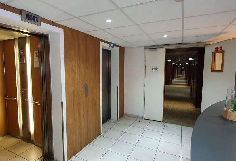 Отель Kyriad Aix Les Milles Plan De Campagne