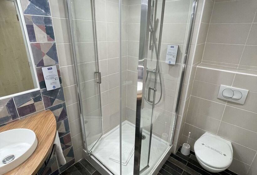 Отель Kyriad Aix Les Milles Plan De Campagne