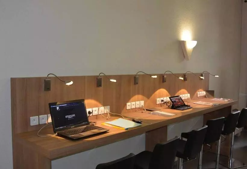 호텔 Kyriad Lyon Est   Genas Eurexpo