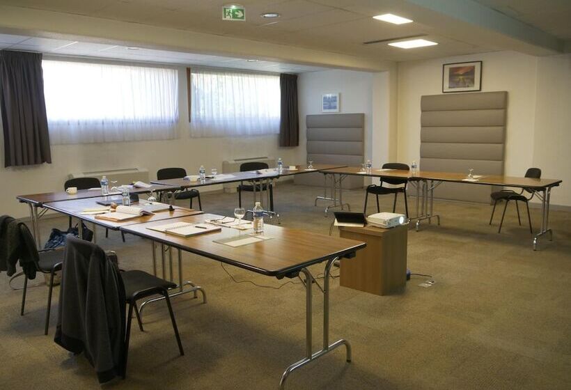 Отель Kyriad Lyon Est   Genas Eurexpo