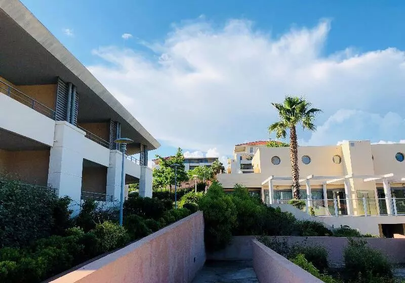 Отель Les Parasols D Argens