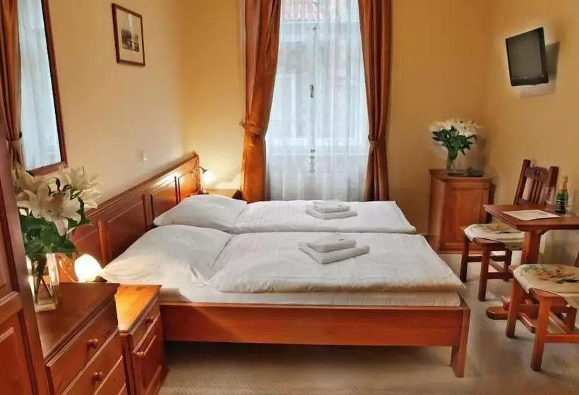 هتل Liliova Prague Old Town