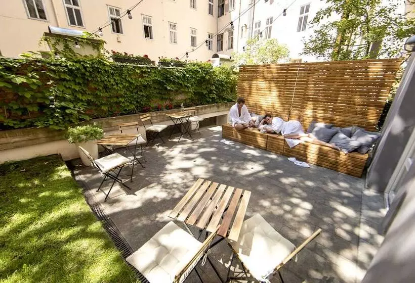 هتل Miss Sophie S New Town & Wellness