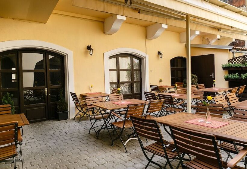 هتل Pension U Lilie