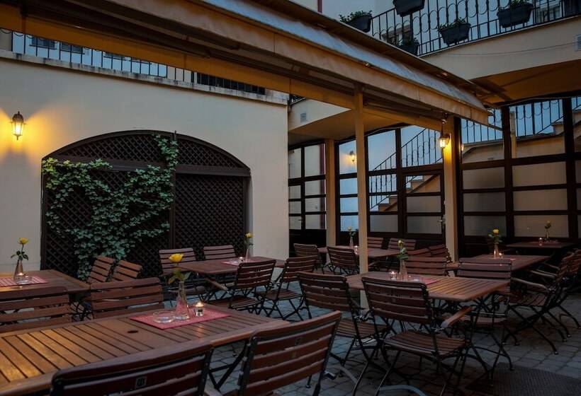 هتل Pension U Lilie