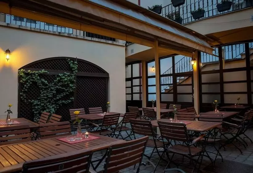 هتل Pension U Lilie