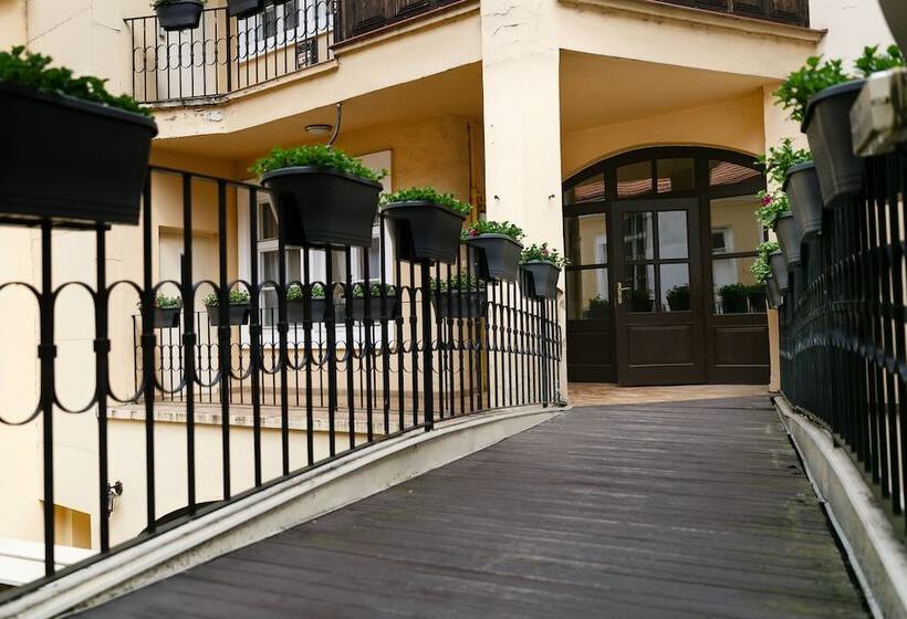 هتل Pension U Lilie