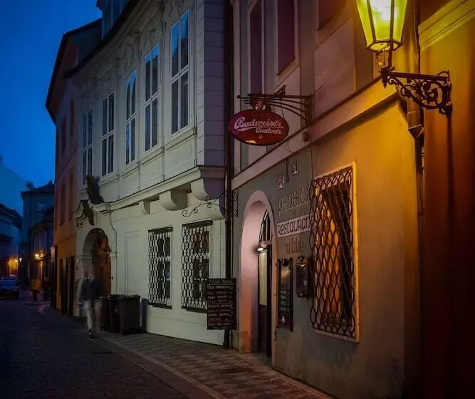 هتل Pension U Lilie