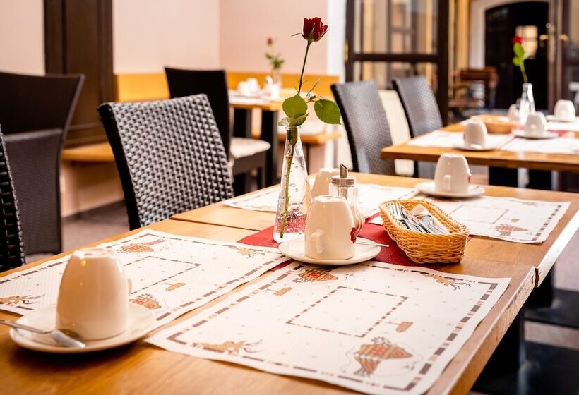 هتل Pension U Lilie