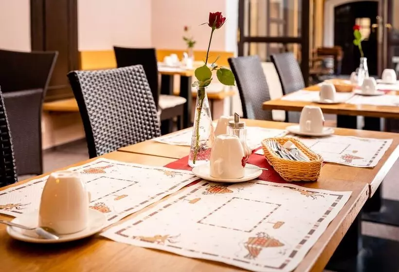 هتل Pension U Lilie