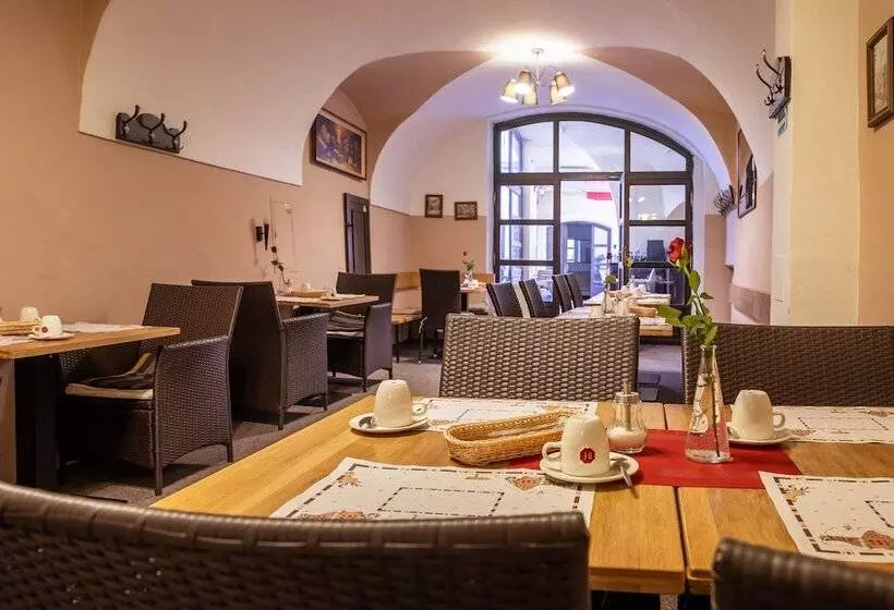 هتل Pension U Lilie