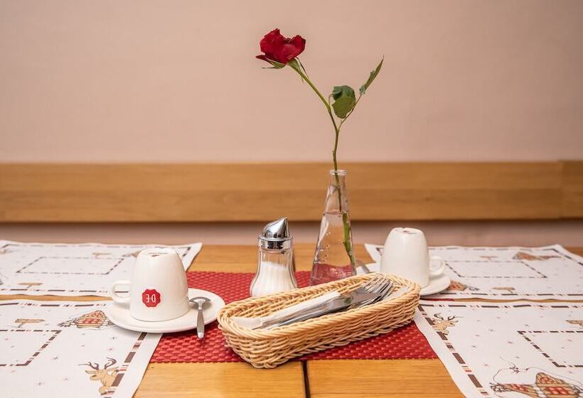 هتل Pension U Lilie