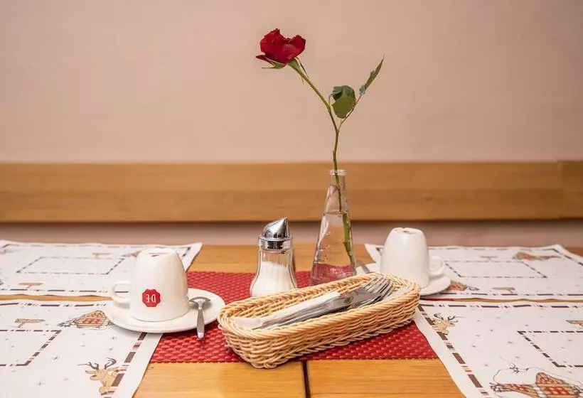 هتل Pension U Lilie