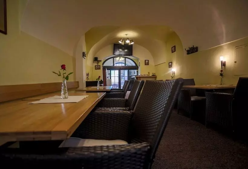 هتل Pension U Lilie