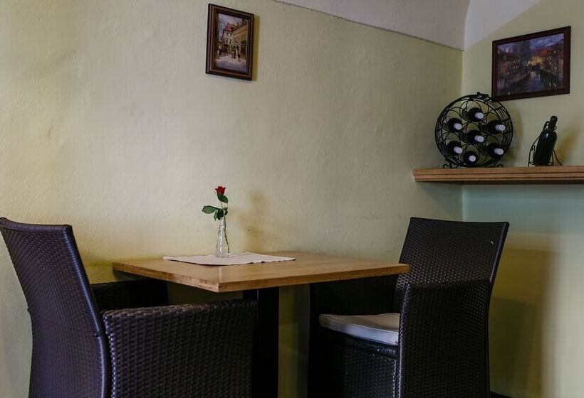 هتل Pension U Lilie