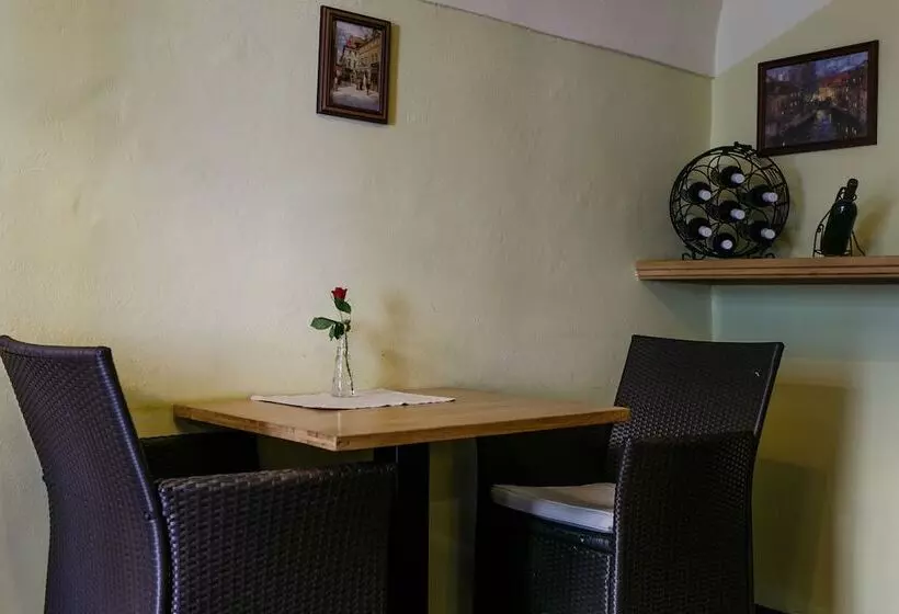 هتل Pension U Lilie