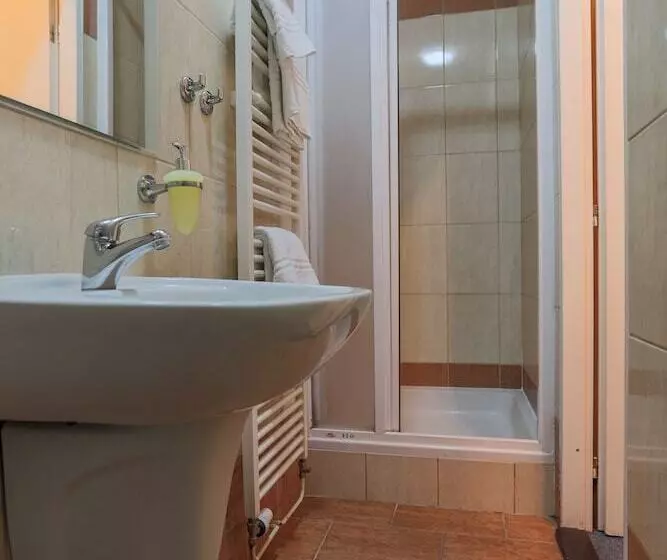 هتل Pension U Lilie