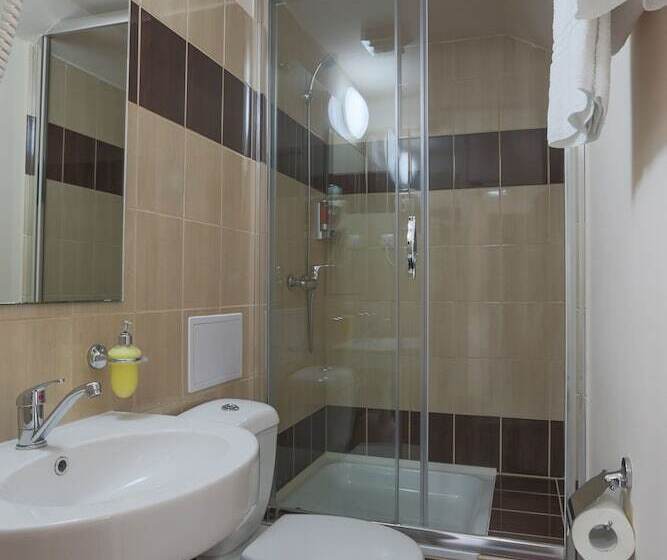 هتل Pension U Lilie