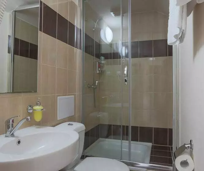 هتل Pension U Lilie