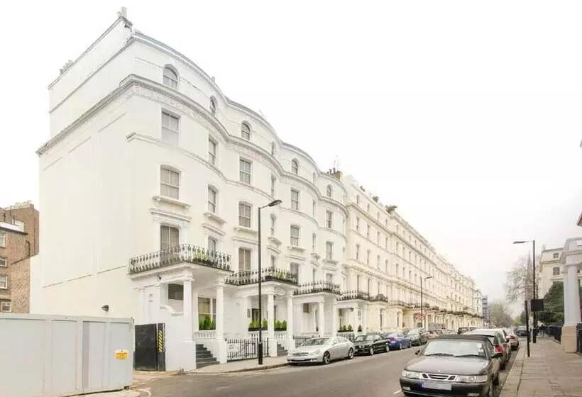 בית מלון כפרי The Royale Chulan Hyde Park