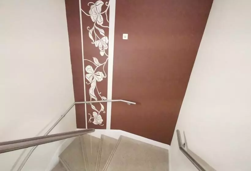 בית מלון כפרי The Royale Chulan Hyde Park