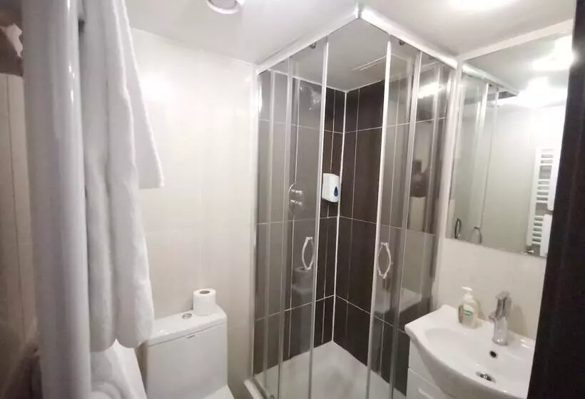 בית מלון כפרי The Royale Chulan Hyde Park