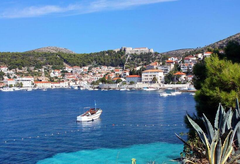 فندق Double Room Hvar 15706d