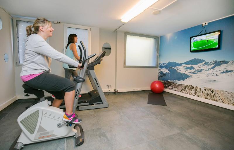 هتل YOMO Mola Park