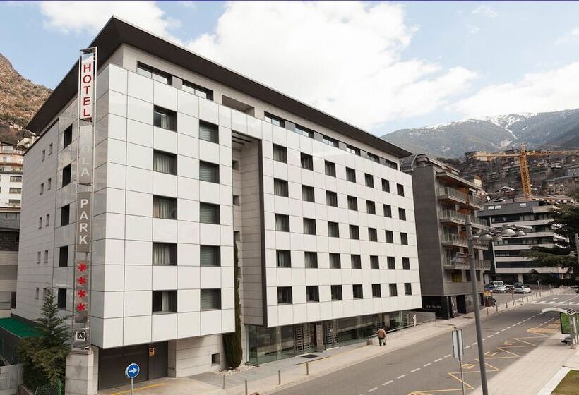 هتل YOMO Mola Park