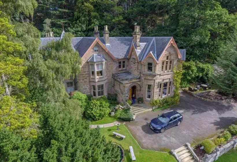 Отель Cluny Bank