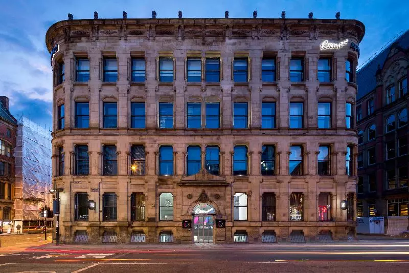 هتل Roomzzz Manchester City