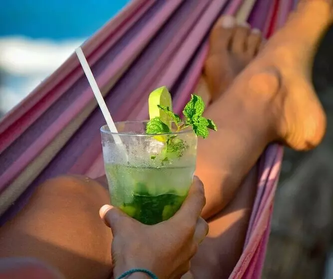 Отель Barefoot Beach Pad