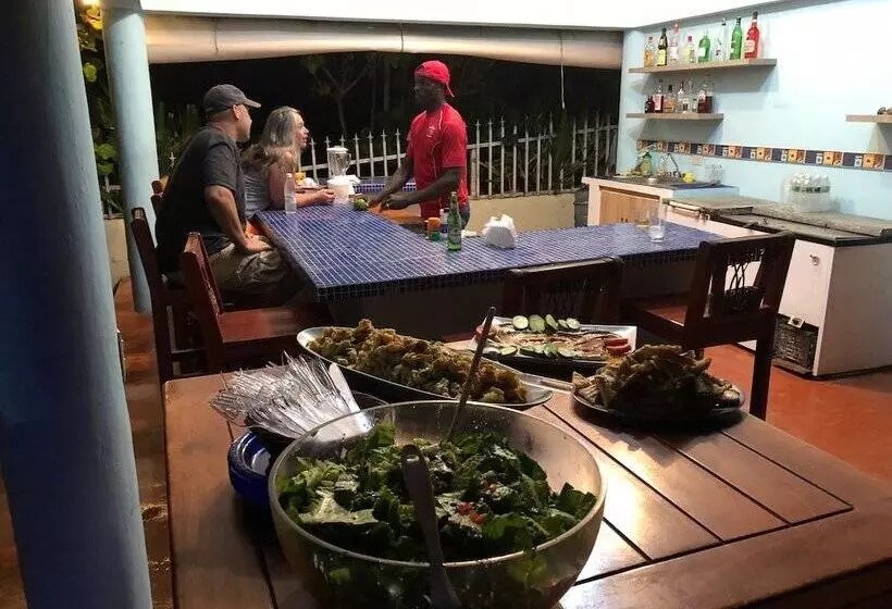 Отель Barefoot Beach Pad