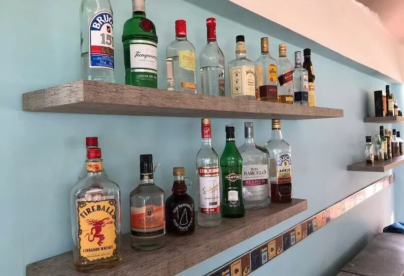 Отель Barefoot Beach Pad